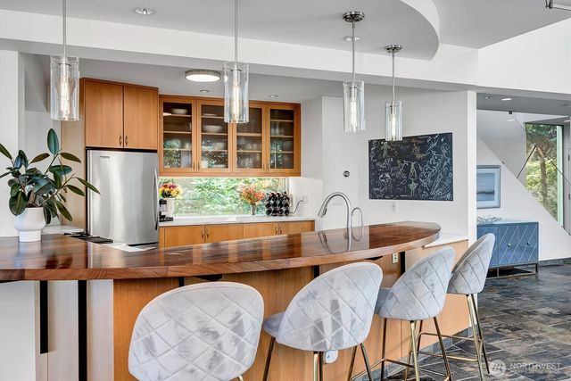 9204 SE 33rd Place, Mercer Island, WA 98040