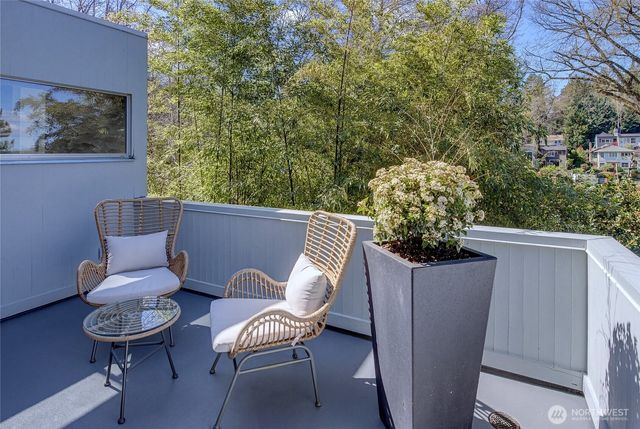 9204 SE 33rd Place, Mercer Island, WA 98040