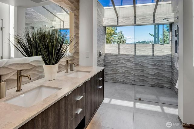 9204 SE 33rd Place, Mercer Island, WA 98040