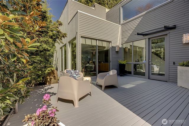 9204 SE 33rd Place, Mercer Island, WA 98040