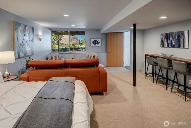 9204 SE 33rd Place, Mercer Island, WA 98040