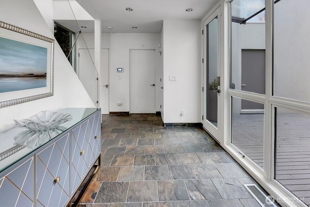 9204 SE 33rd Place, Mercer Island, WA 98040