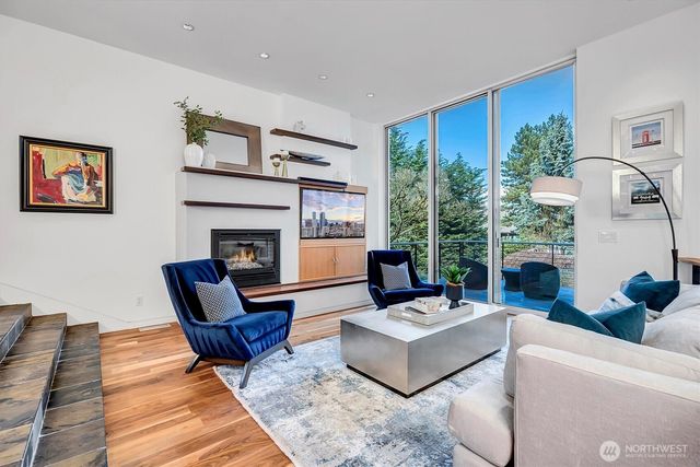 9204 SE 33rd Place, Mercer Island, WA 98040