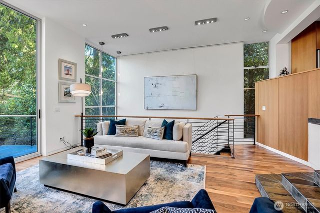 9204 SE 33rd Place, Mercer Island, WA 98040