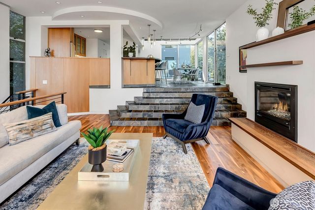 9204 SE 33rd Place, Mercer Island, WA 98040