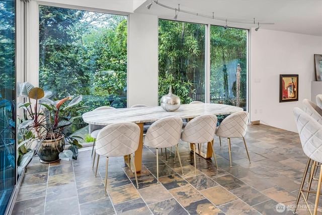 9204 SE 33rd Place, Mercer Island, WA 98040