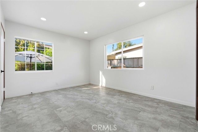 18114 Schoenborn, Northridge (los Angeles), CA 91325