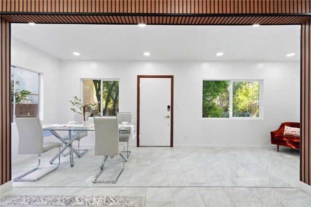 18114 Schoenborn, Northridge (los Angeles), CA 91325