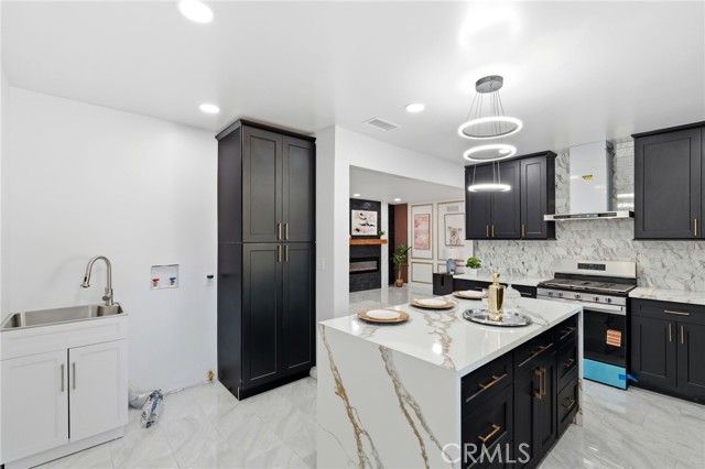 18114 Schoenborn, Northridge (los Angeles), CA 91325