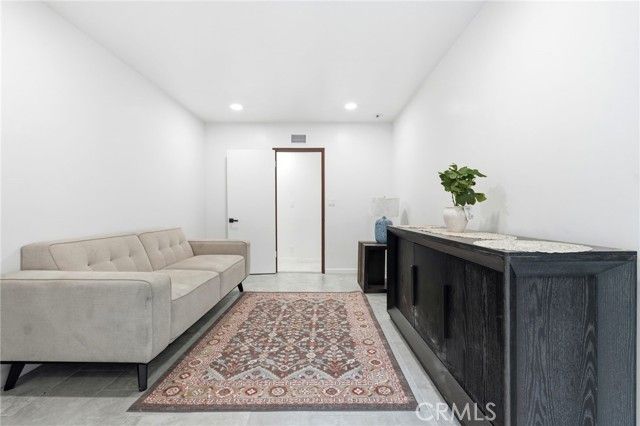 18114 Schoenborn, Northridge (los Angeles), CA 91325