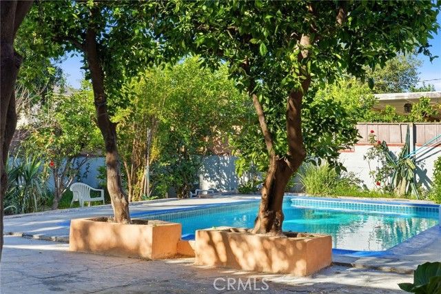 18114 Schoenborn, Northridge (los Angeles), CA 91325