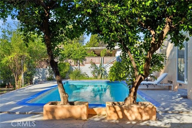 18114 Schoenborn, Northridge (los Angeles), CA 91325