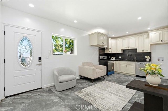 18114 Schoenborn, Northridge (los Angeles), CA 91325