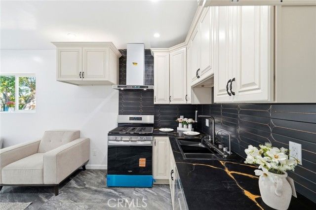 18114 Schoenborn, Northridge (los Angeles), CA 91325