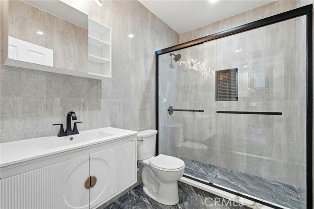 18114 Schoenborn, Northridge (los Angeles), CA 91325