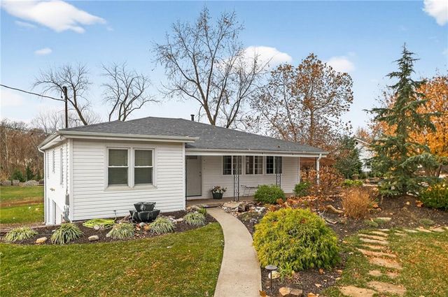 8116 NW Hampton Road, Kansas City, MO 64152