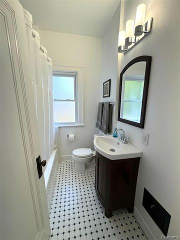 240 Pearson Street, Fenton, MI 48220