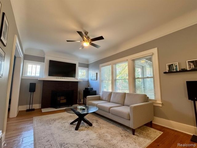 240 Pearson Street, Fenton, MI 48220