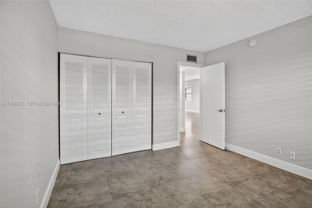 3050 NE 16th Ave 407, Oakland Park, FL 33334