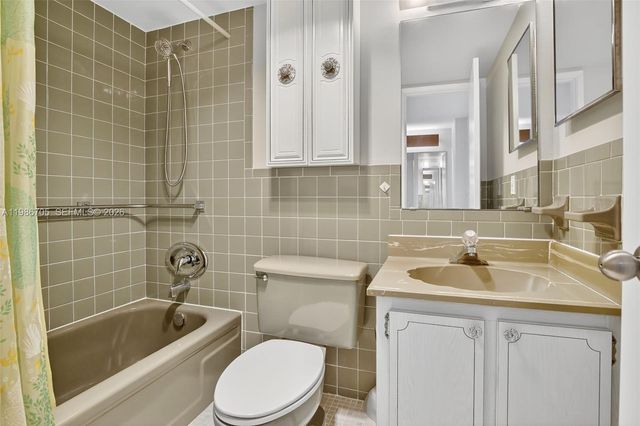 3050 NE 16th Ave 407, Oakland Park, FL 33334