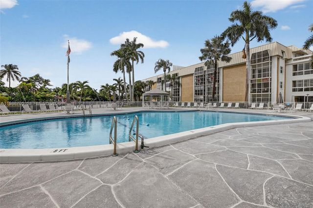 3050 NE 16th Ave 407, Oakland Park, FL 33334