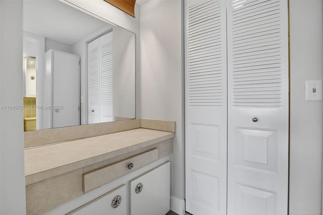 3050 NE 16th Ave 407, Oakland Park, FL 33334