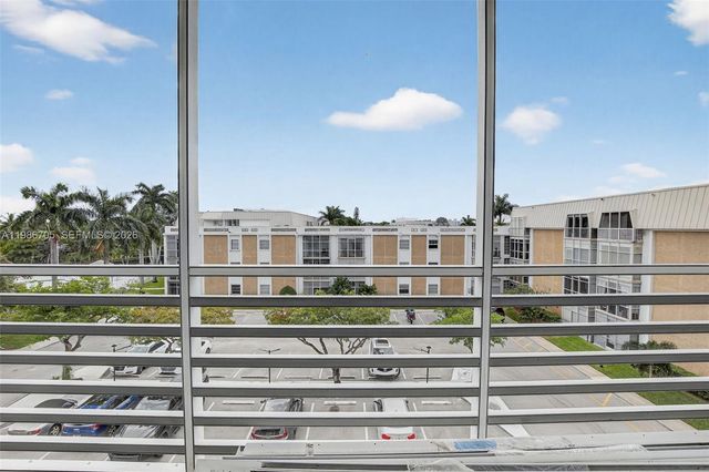 3050 NE 16th Ave 407, Oakland Park, FL 33334