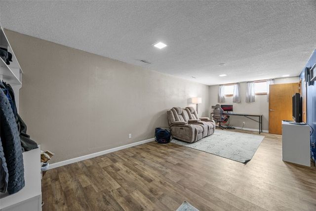 2603 Falcon Drive NE, Cedar Rapids, IA 52403