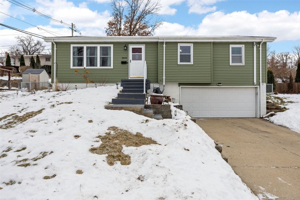 2603 Falcon Drive NE, Cedar Rapids, IA 52403
