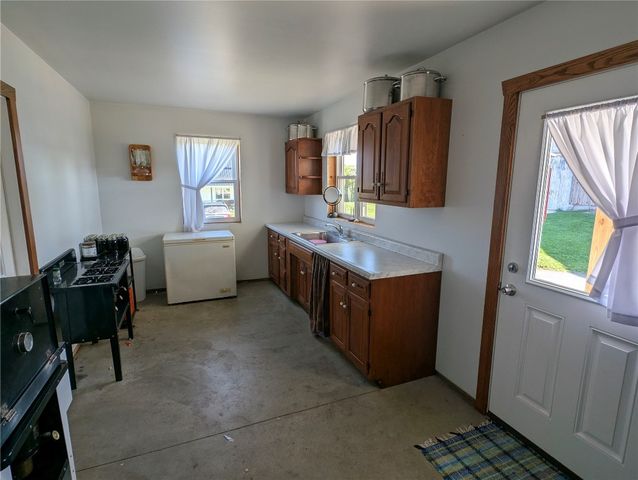 15916 AIRPORT Road, Linesville, PA 16424