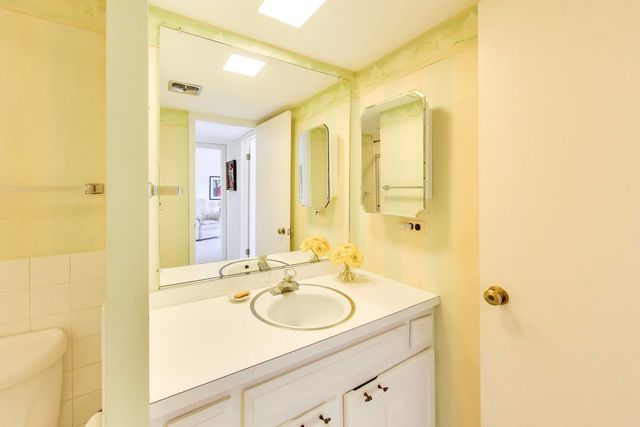 1845 Tanglewood Drive 3D, Glenview, IL 60025