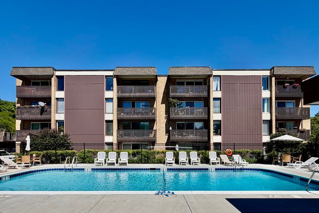 1845 Tanglewood Drive 3D, Glenview, IL 60025
