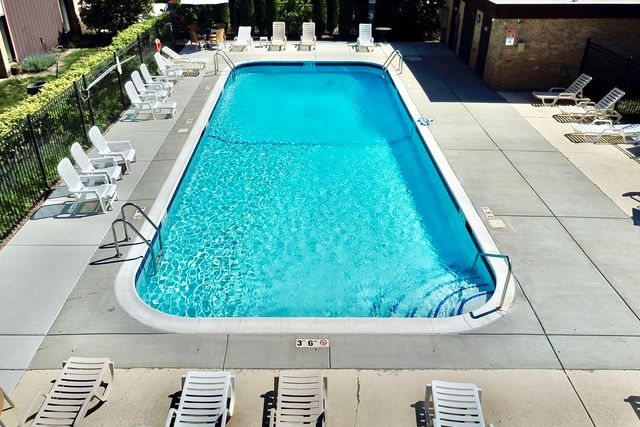 1845 Tanglewood Drive 3D, Glenview, IL 60025