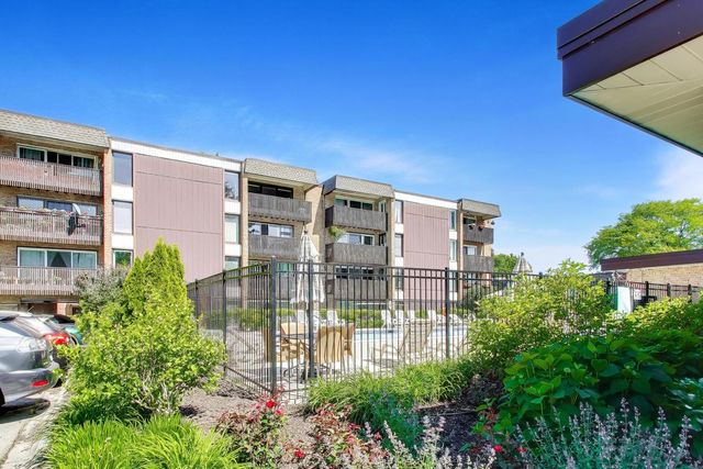 1845 Tanglewood Drive 3D, Glenview, IL 60025
