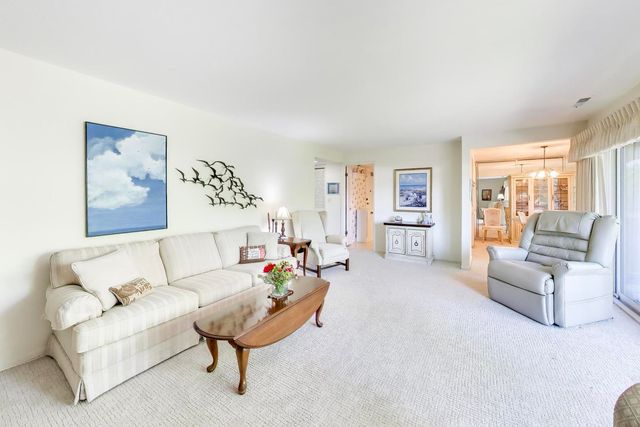 1845 Tanglewood Drive 3D, Glenview, IL 60025