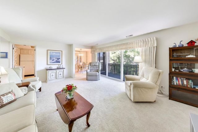 1845 Tanglewood Drive 3D, Glenview, IL 60025