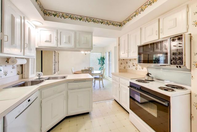 1845 Tanglewood Drive 3D, Glenview, IL 60025