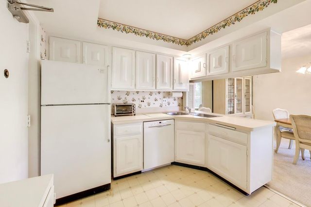 1845 Tanglewood Drive 3D, Glenview, IL 60025
