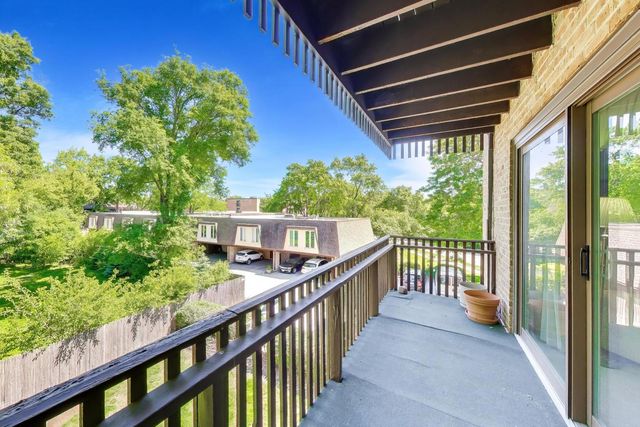 1845 Tanglewood Drive 3D, Glenview, IL 60025