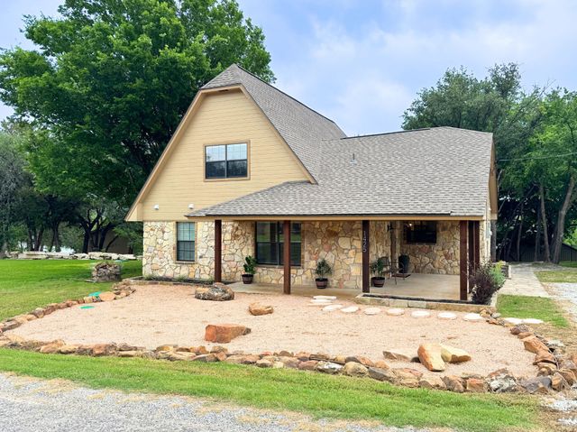 1425 Blackhawk Circle, Granbury, TX 76048
