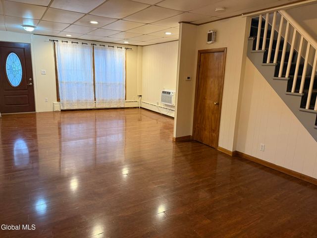 269 Broadway, Menands, NY 12204