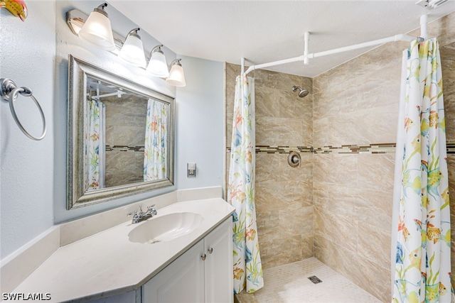 1702 Kings Lake BLVD 102, Naples, FL 34112