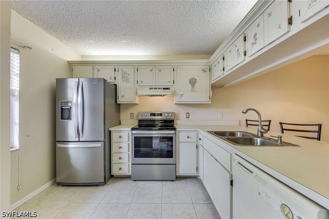 1702 Kings Lake BLVD 102, Naples, FL 34112