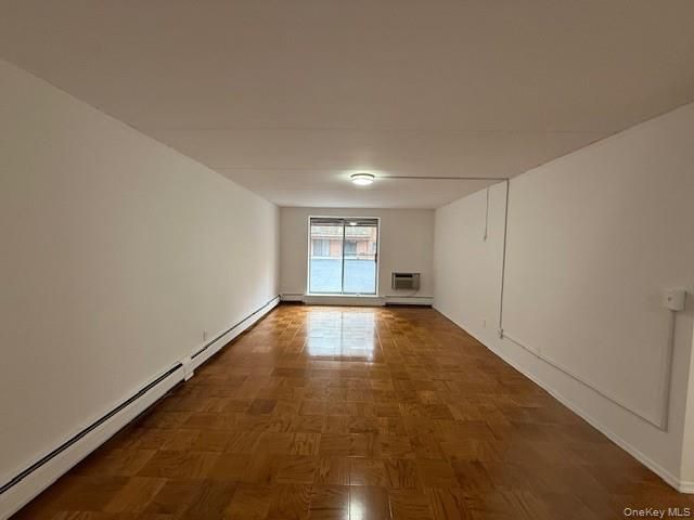 100 Clinton Avenue 1V, Mineola, NY 11501