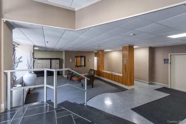 100 Clinton Avenue 1V, Mineola, NY 11501