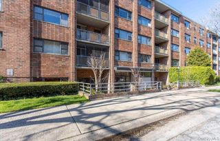 100 Clinton Avenue 1V, Mineola, NY 11501