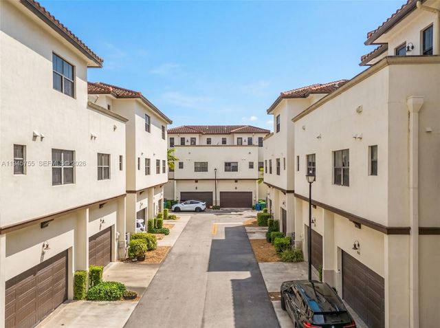 8453 NW 51st Ter 8453, Doral, FL 33166