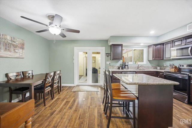 930 Olive Drive 15, Bakersfield, CA 93308