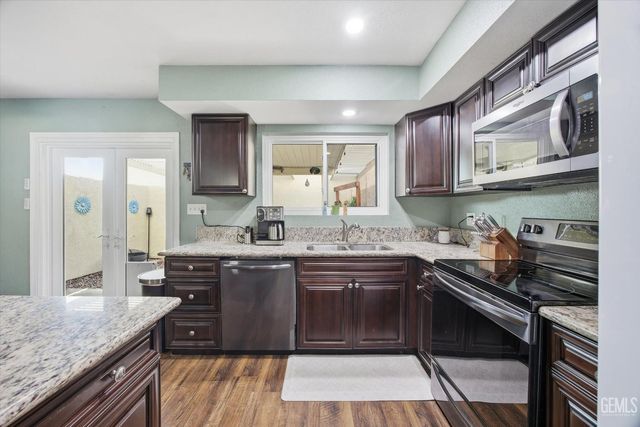 930 Olive Drive 15, Bakersfield, CA 93308