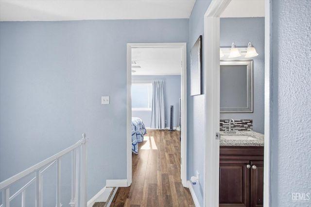 930 Olive Drive 15, Bakersfield, CA 93308